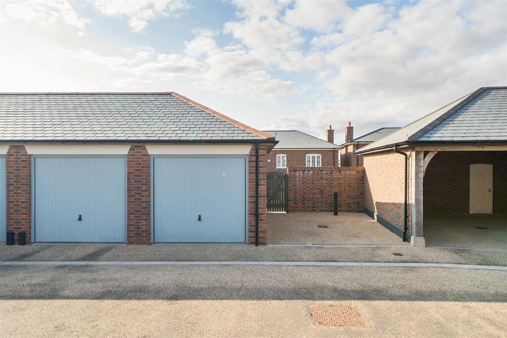 Double garage &amp; parking