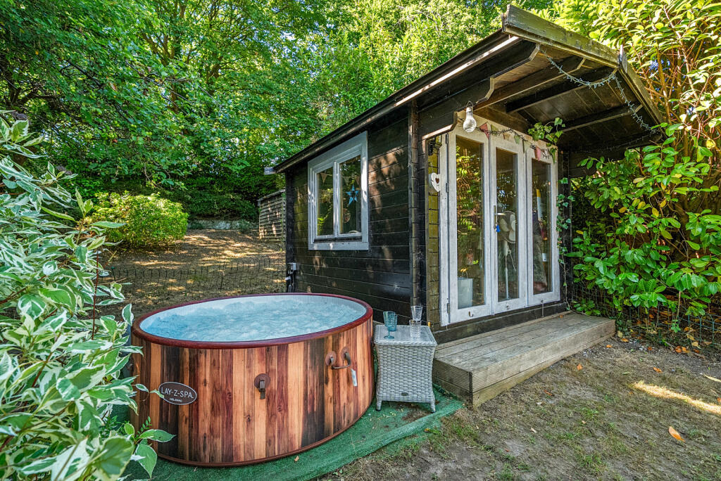 1312090-5-686e38e...