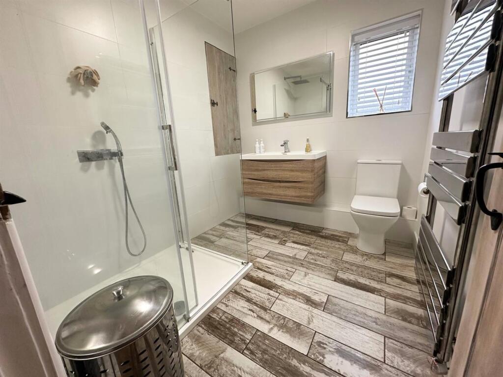 10 linton falls bathroom.jpg