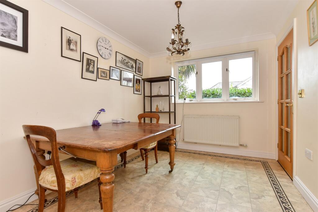 Kitchen/ Dining Room