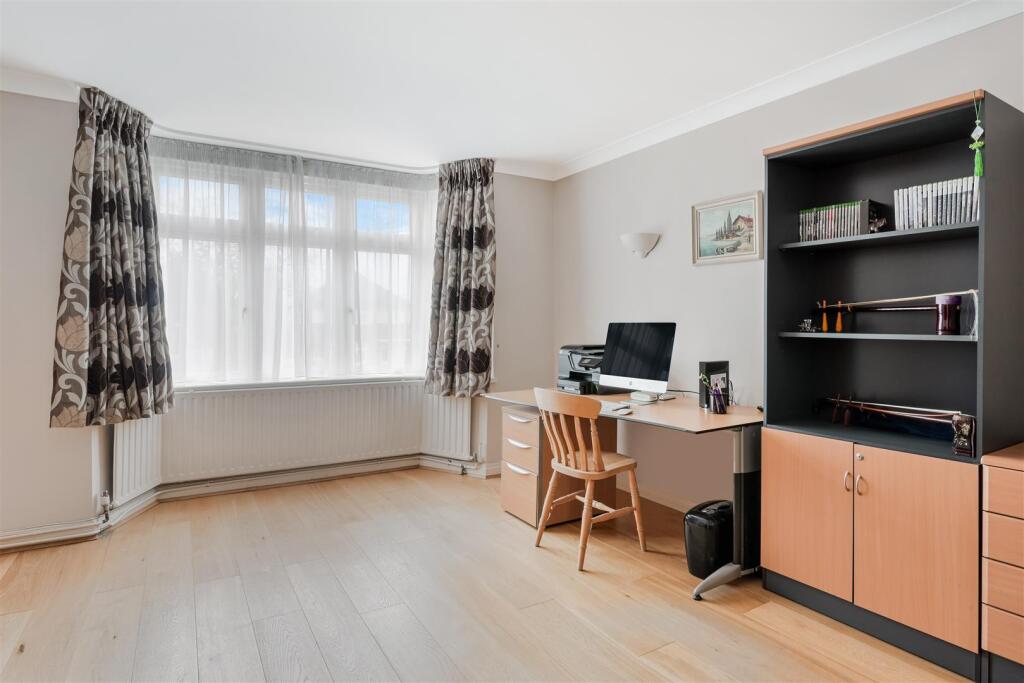 COLMAN CLOSE (25).jpg