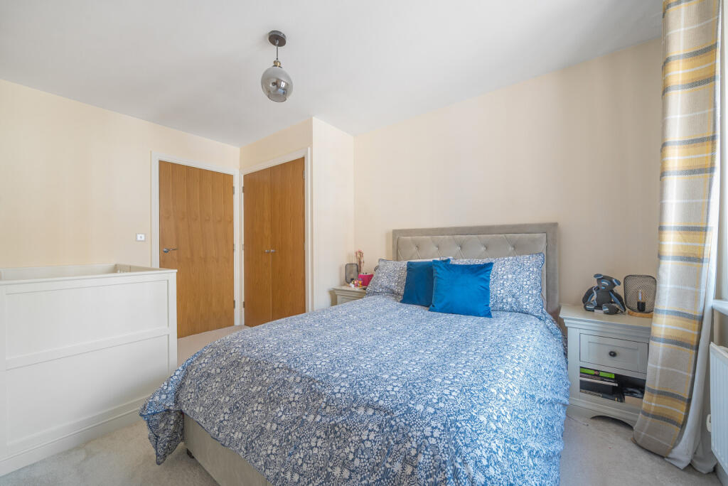 1295095-7-682efda...