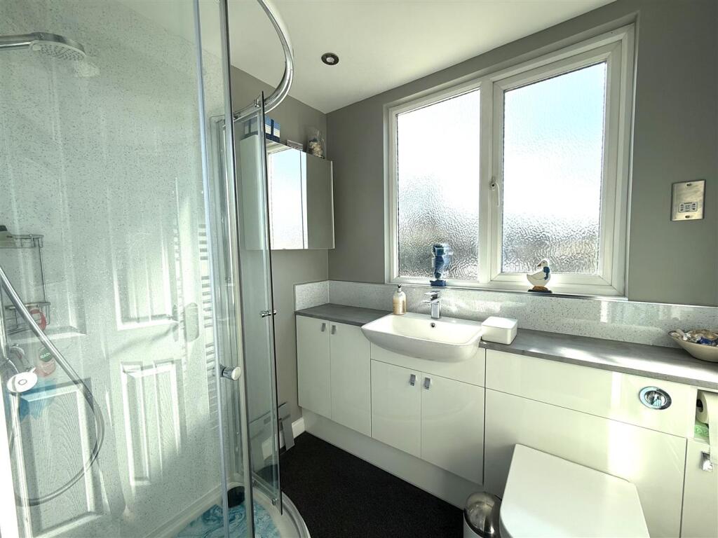 owens close bath 2.jpeg