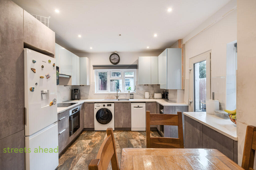 f4ac1fff-9c8f-4a6...