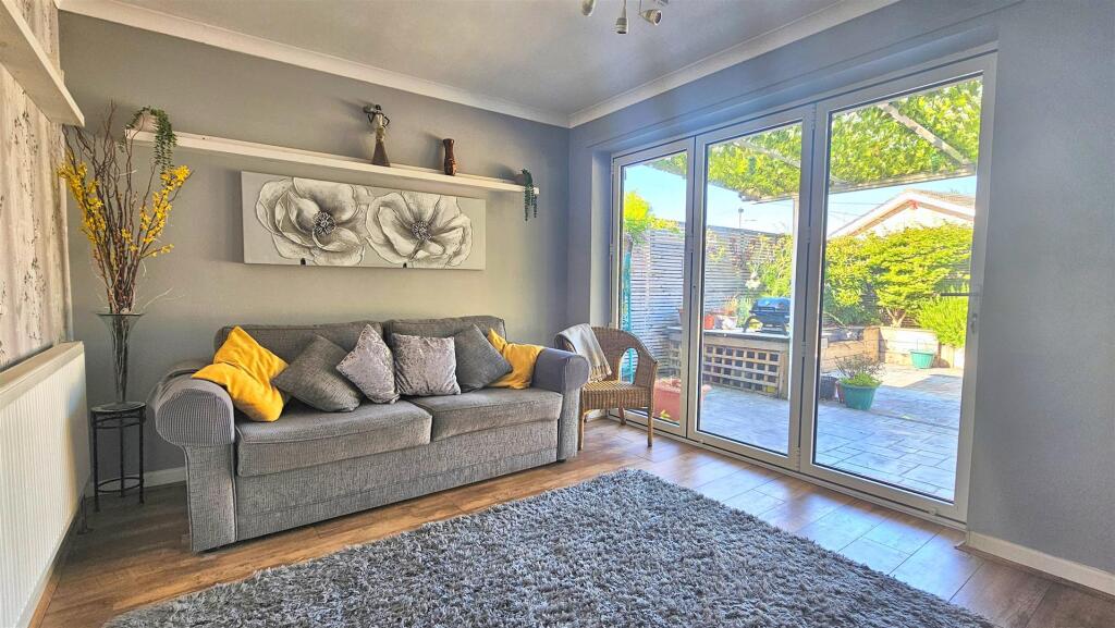 Bedroom/Sitting Area