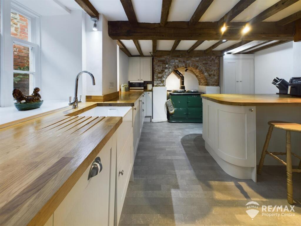 Kitchen (2).jpg
