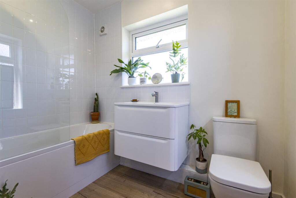 Re-Fitted Family Bathroom