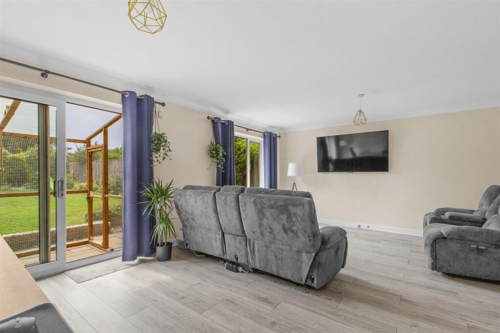 21 Jasmine Crescent, HP27 0AB-7.jpg