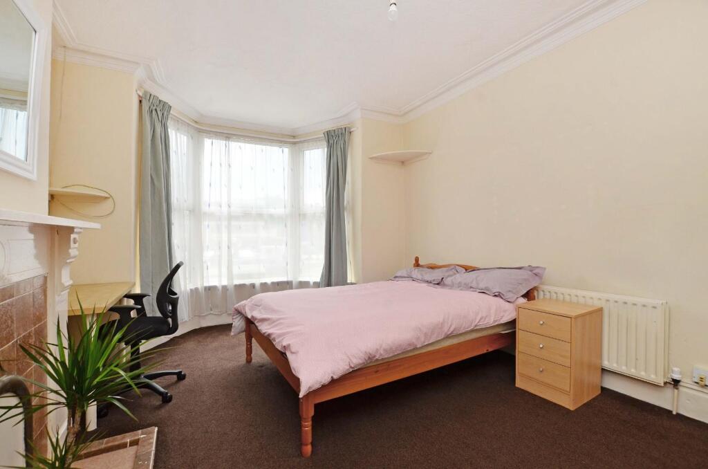 446 Ecclesall Road, bedroom 1 pic 2.JPG