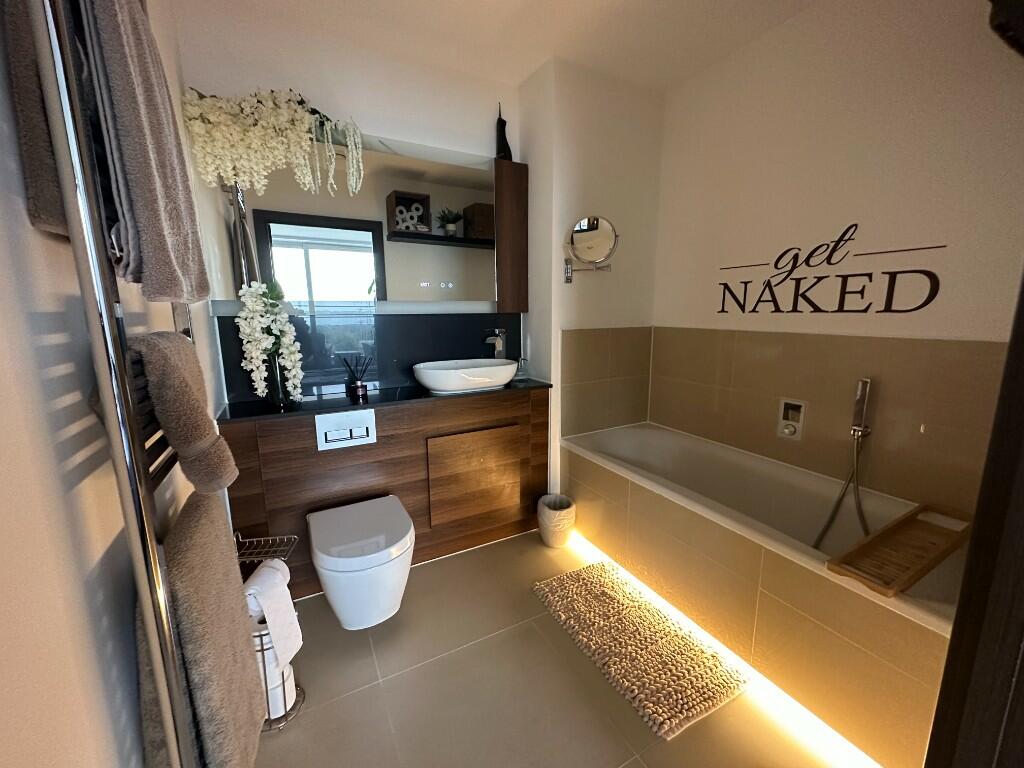 En Suite 2