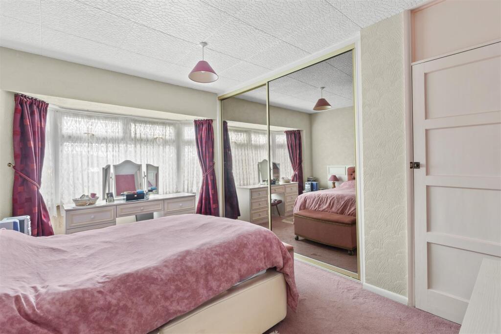 46 Buckingham Drive, HP13 7XS-1.jpg