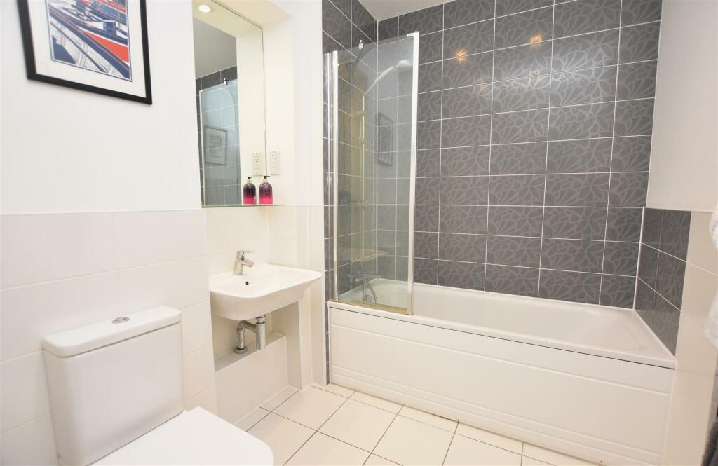 Bathroom.JPG