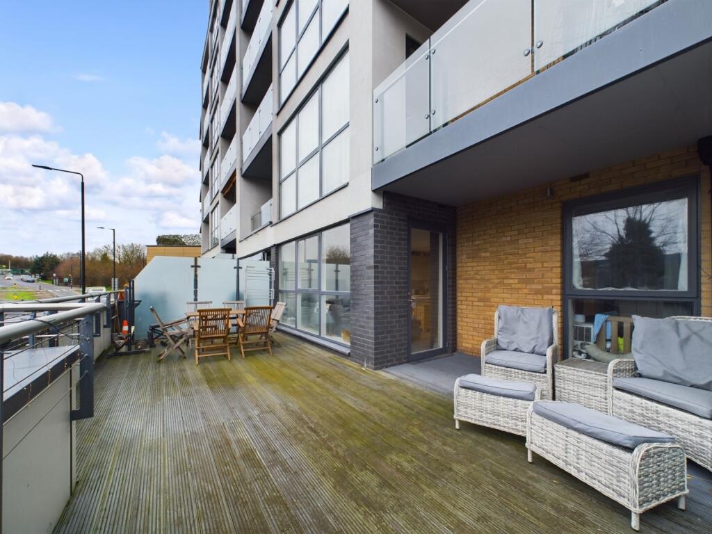 CAM03750G0-PR0036-STILL009