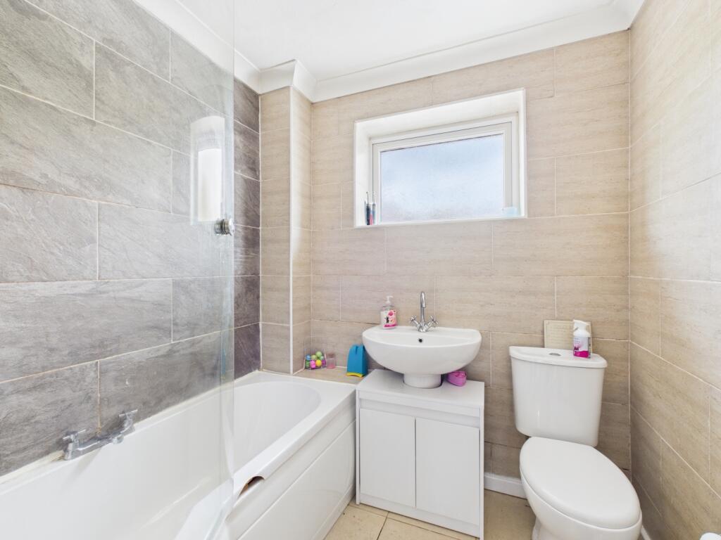 CAM03729G0-PR0029-STILL022