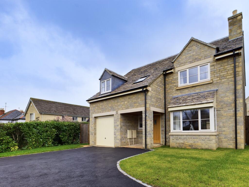 CAM00560P1-PR0082-STILL13