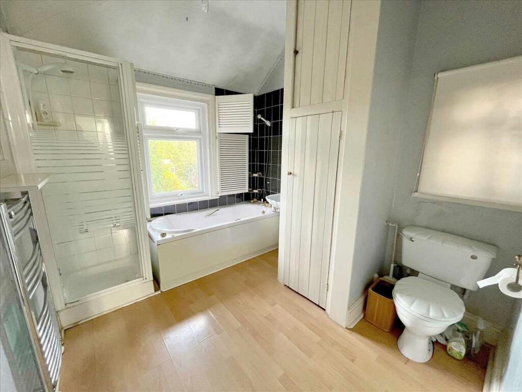 BATHROOM/WC