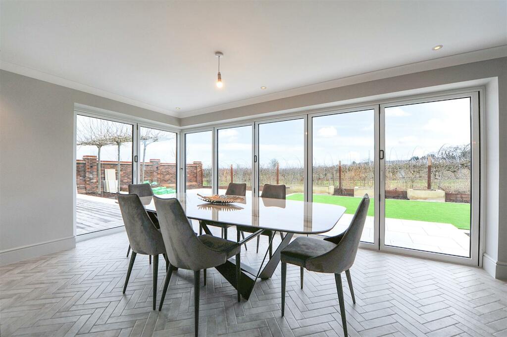 #Dining Area.jpg
