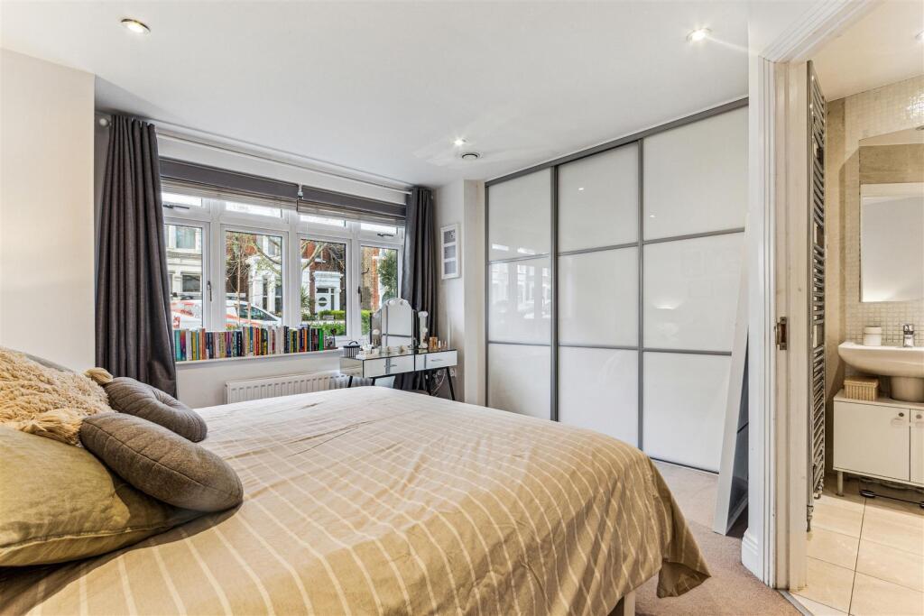 Argyle Court, W4 - FOR SALE