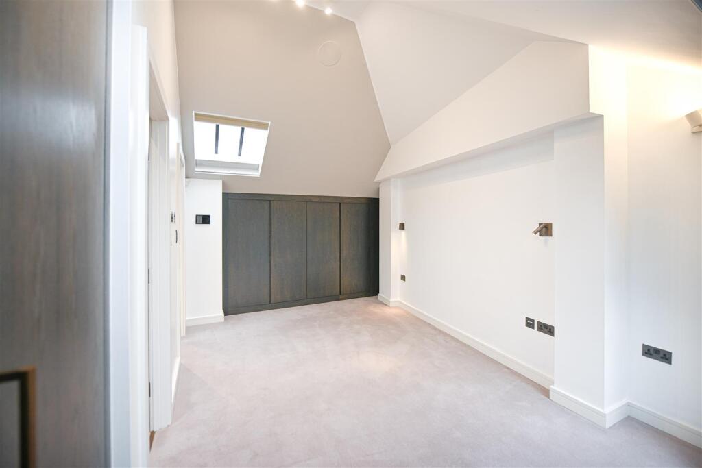 Bedroom 4         .jpg