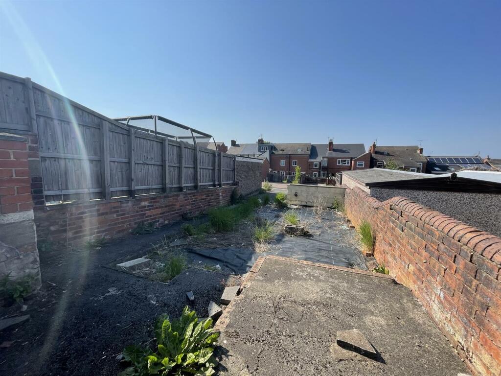 10 Rear Garden.JPEG