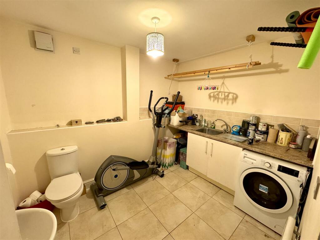 UTILITY ROOM/WC