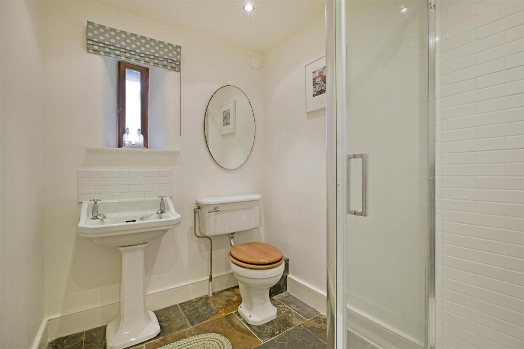 GROUND FLOOR SHOWER ROOM