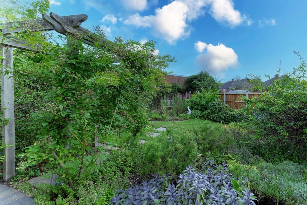 Rear Garden 1 SAPL9297-20250805-DxO_DeepPRIME XD2s