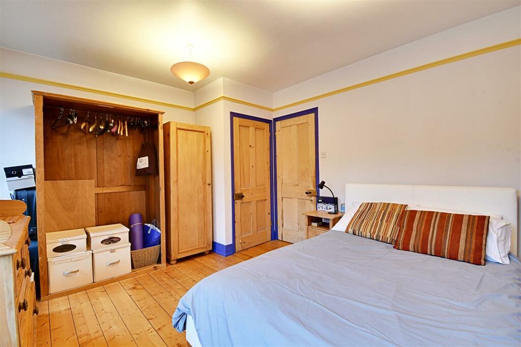 Bedroom 1_2.jpg