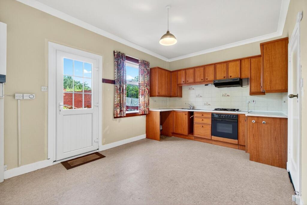 8 blackdales avenue, largs_06.jpg