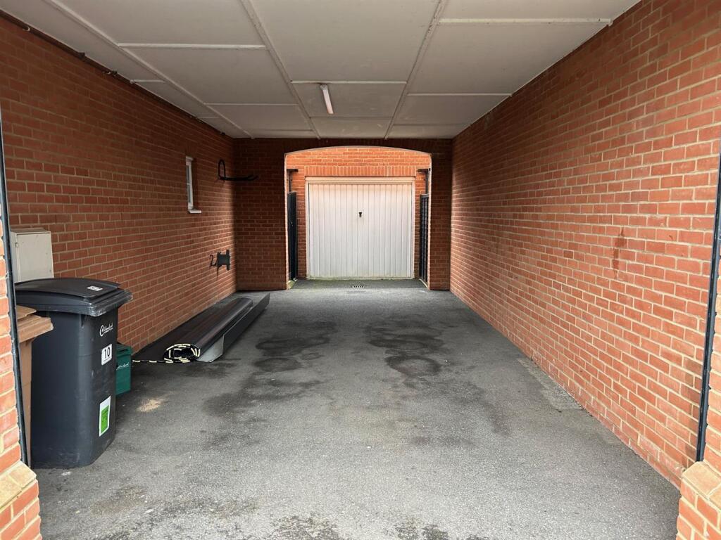garage.jpg