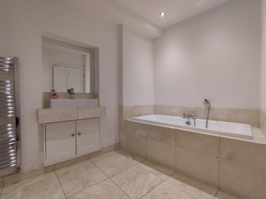 Bedroom 1 En-Suite 3