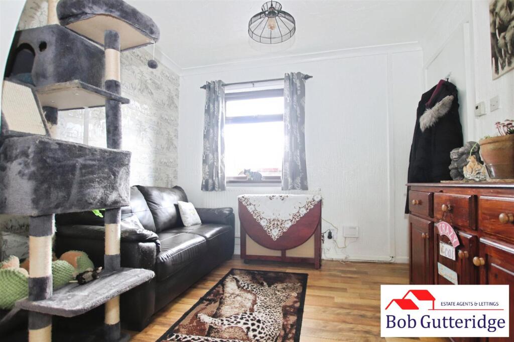 OPEN PLAN FITTED KITCHEN/DINING ROOM