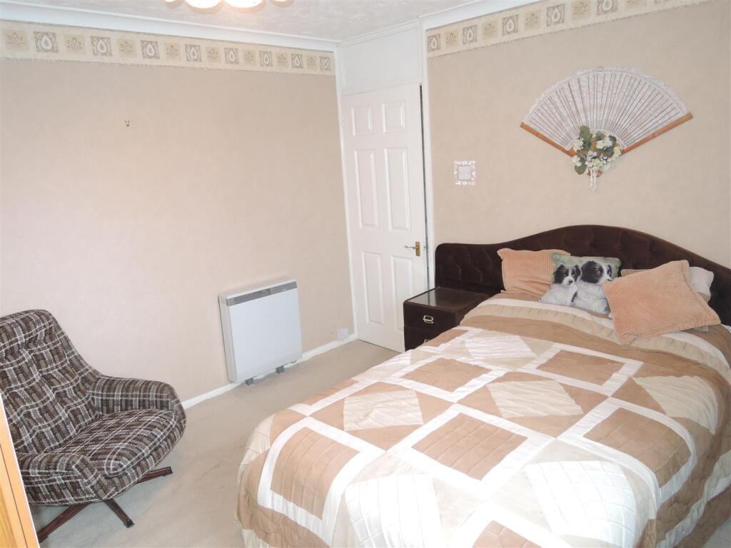 Bed 2 (2).JPG