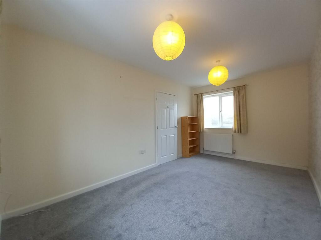1 Kiln Close Bed 1.jpg