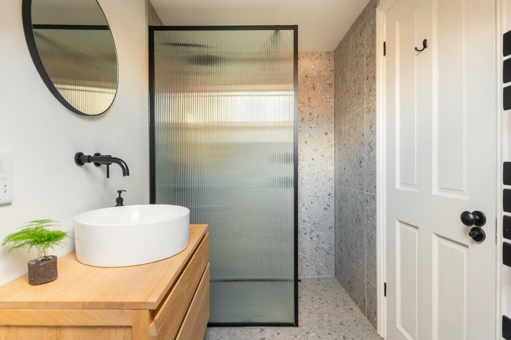 0D9RBR - Ensuite B.jpg