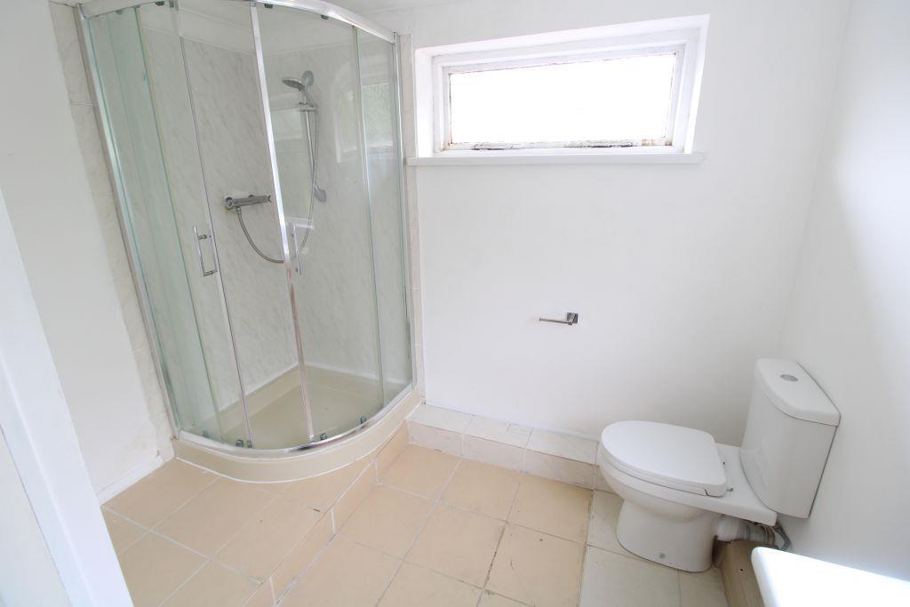 BATHROOM 2.JPG