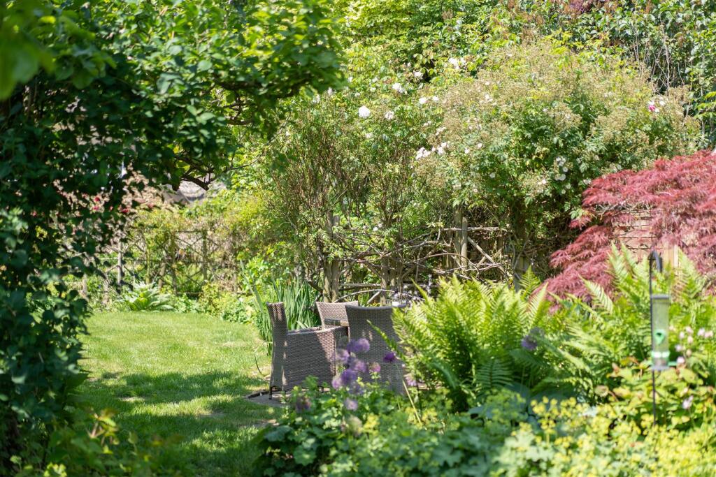 Spring Cottage-15.jpg