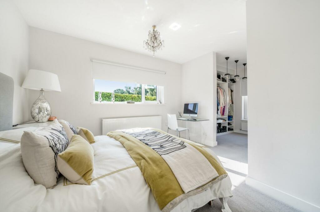 Longrood Road, Rugby