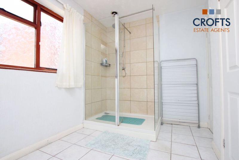 Second shower suite view 2