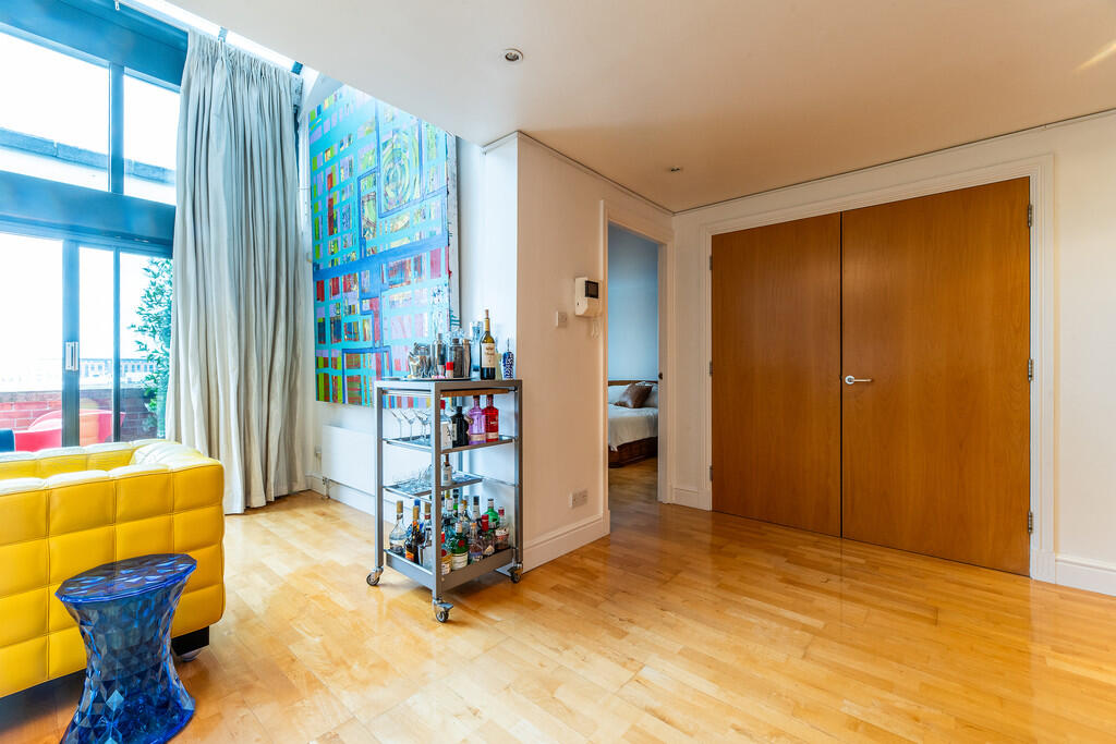 33 Kings Court 01...