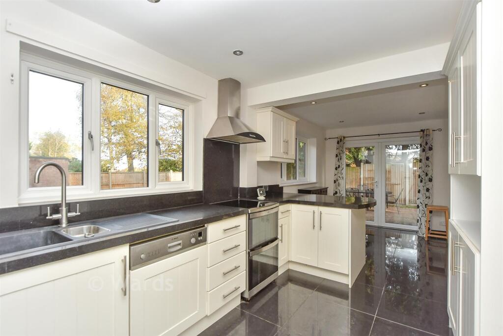 Kitchen/ Breakfast Room