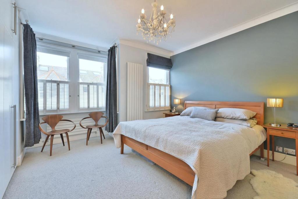 First Floor 15'8 Bedroom