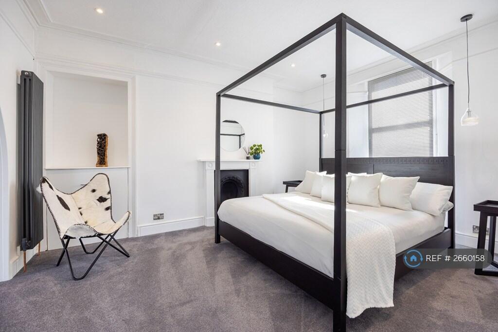 Double Bedroom 