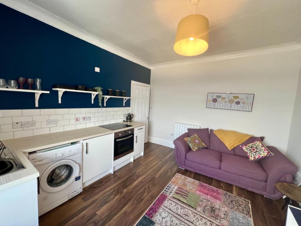 Lounge / Kitchen