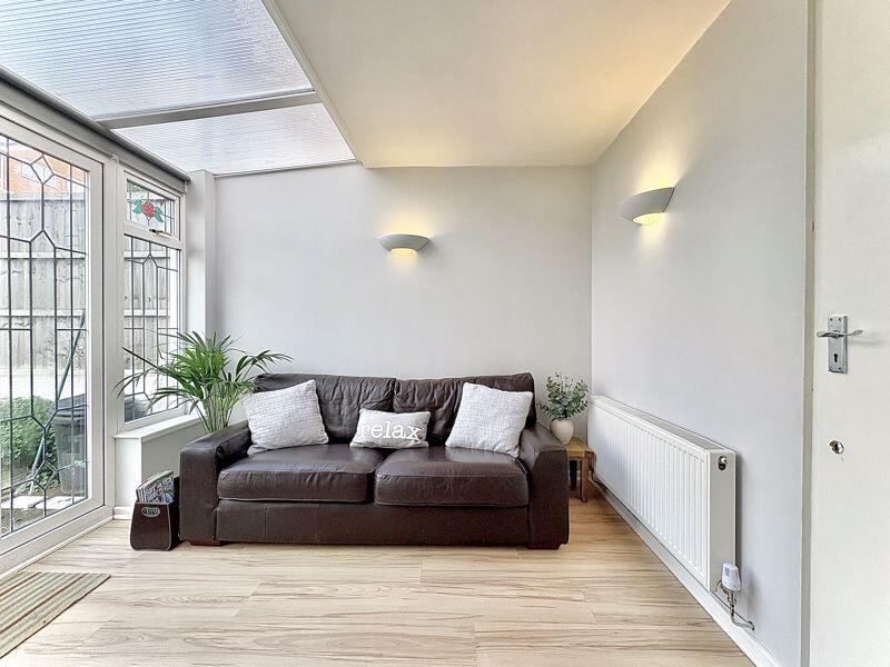 CONSERVATORY/SITTING ROOM