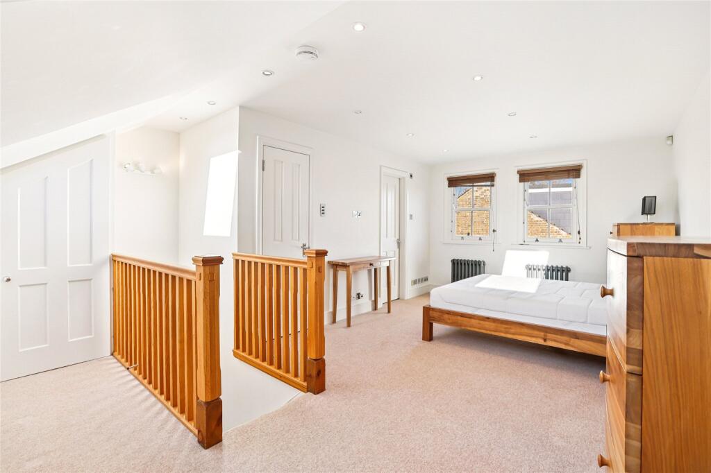 Principal bedroom