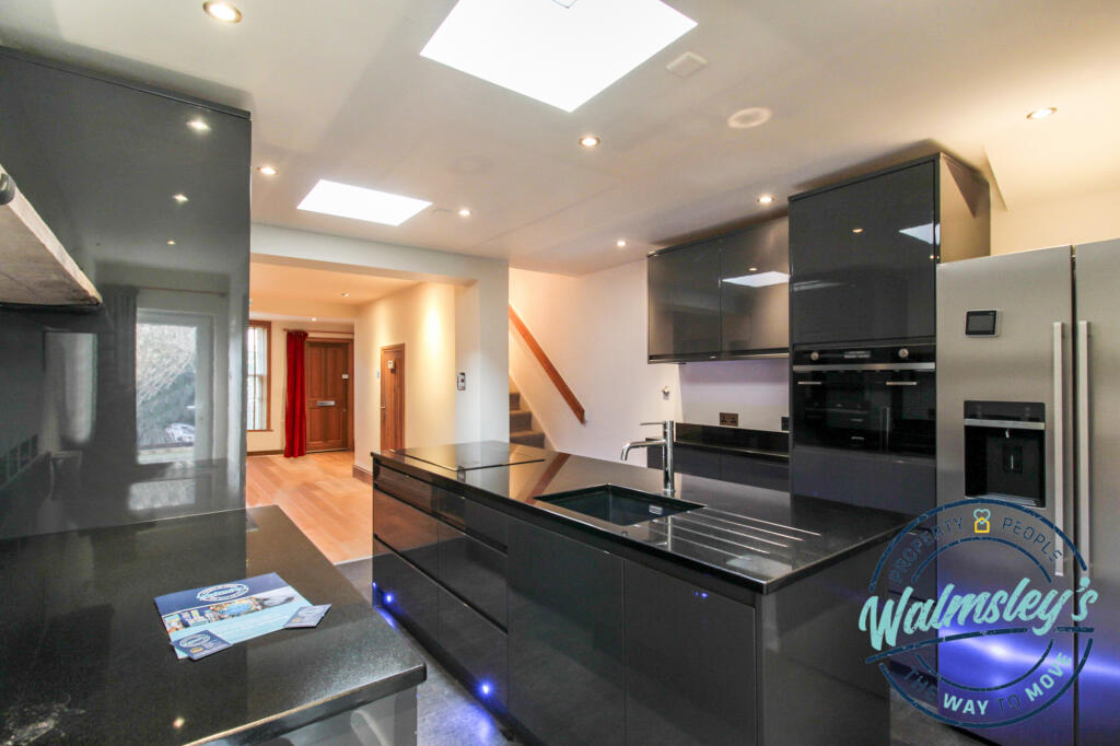 Kitchen extension with skylights &amp; integral units