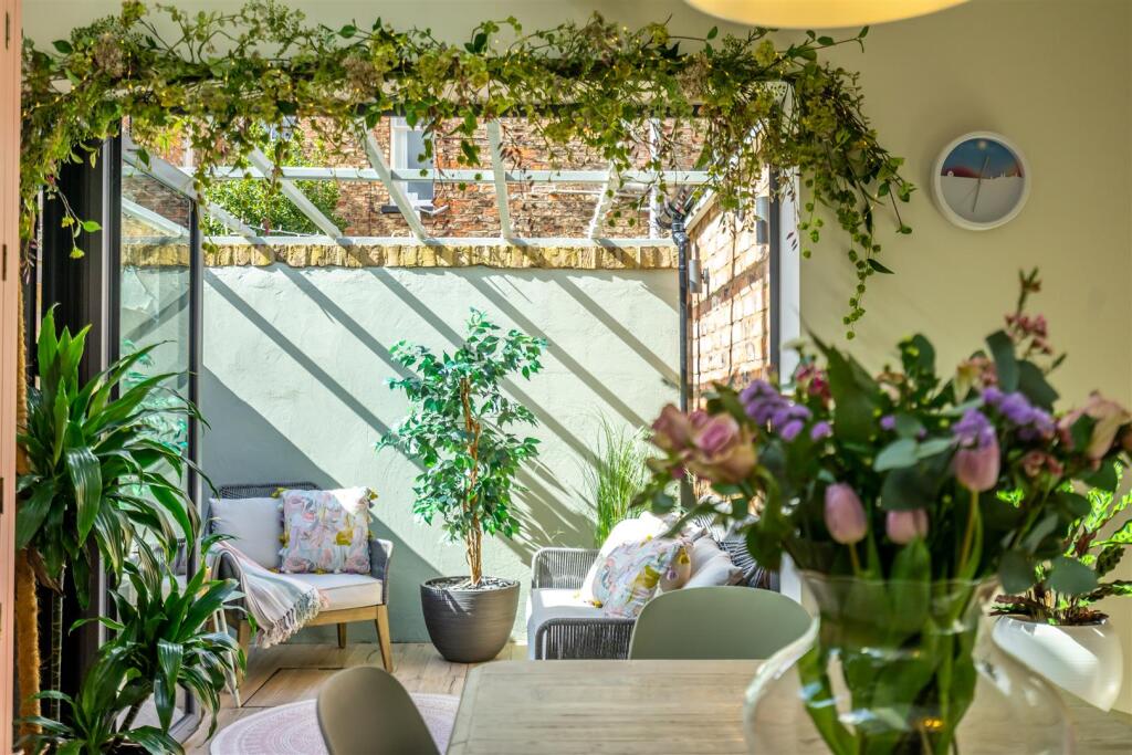 Thorpe Street (11) Courtyard.jpg