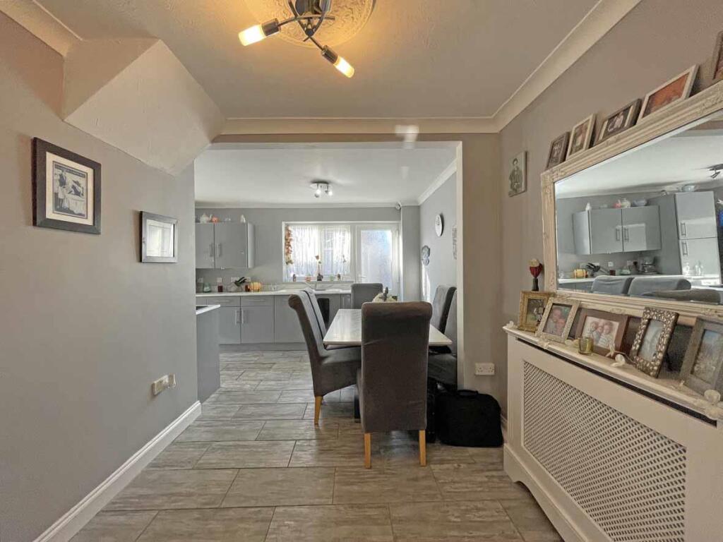 Drax Gardens 23 Dining Area.jpg