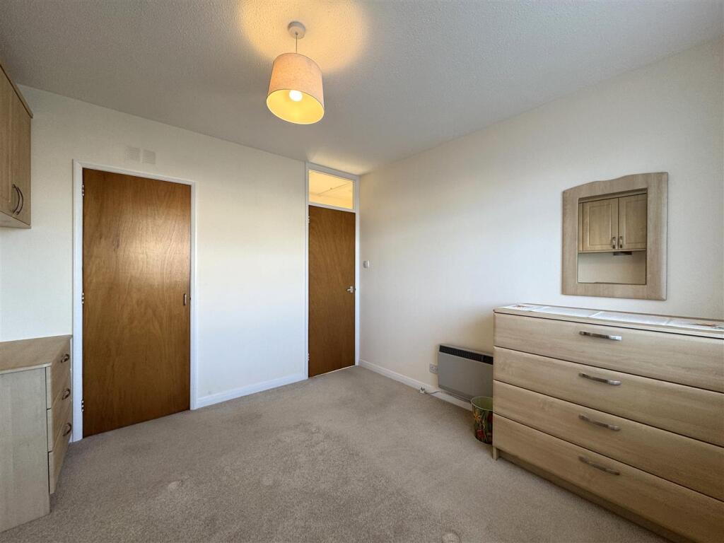 BEDROOM 1.1.JPG